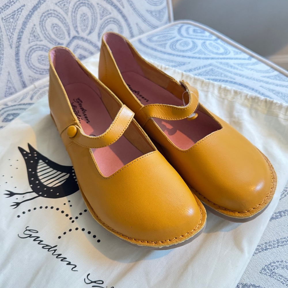 New Gudrun Sjöden “Skejfsko” Size 39- Yellow
